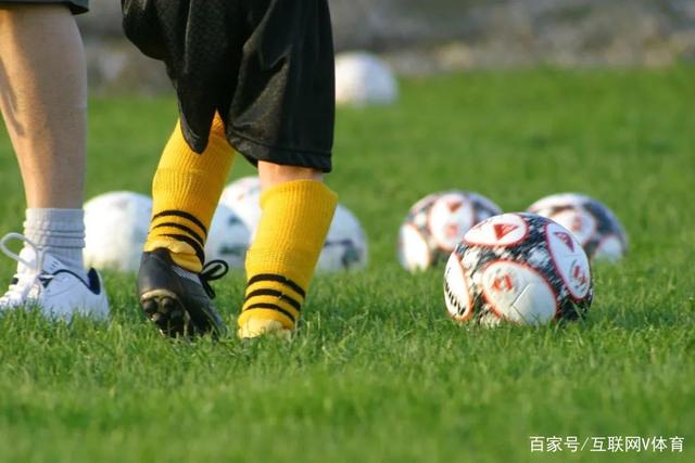邹敬园在亚运会上蝉联男子双杠冠军
